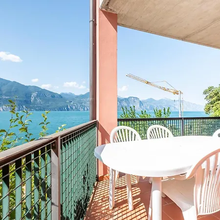 Apartment Guesthost - Garda Lovely Flat With Pool