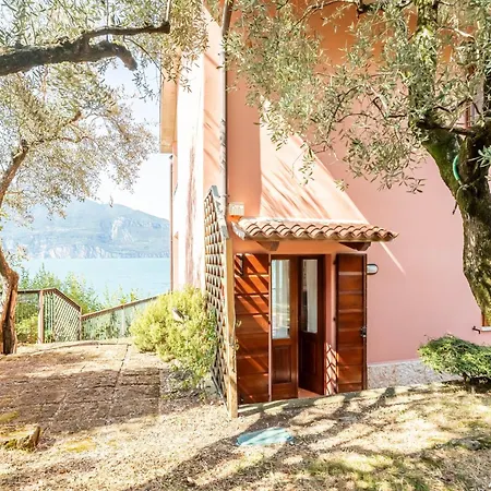 Guesthost - Garda Lovely Flat With Pool Assenza di Brenzone