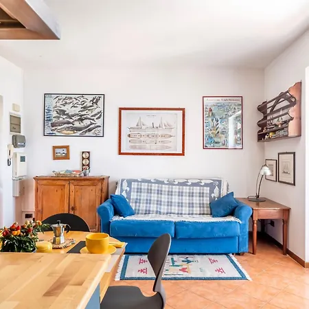 Guesthost - Garda Lovely Flat With Pool