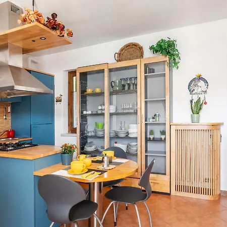 Guesthost - Garda Lovely Flat With Pool *