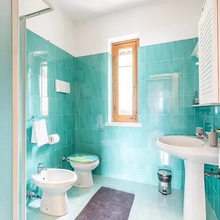 Guesthost - Garda Lovely Flat With Pool * Assenza di Brenzone