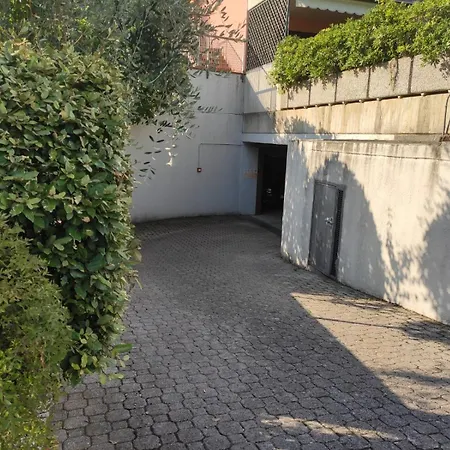 Apartment Guesthost - Garda Lovely Flat With Pool